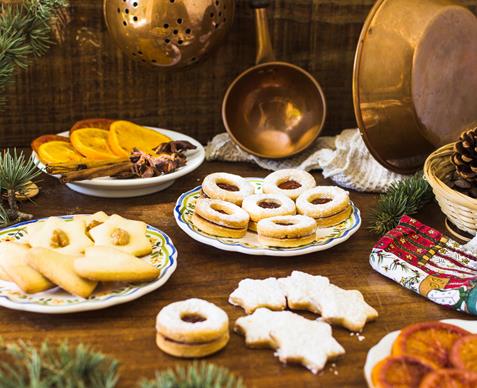 cookies-spices-wooden-table